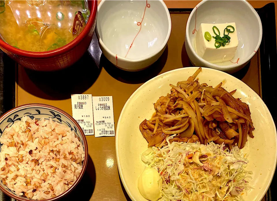 生姜焼き定食＋貝汁 やよい軒|すくらんぶるえっぐさん