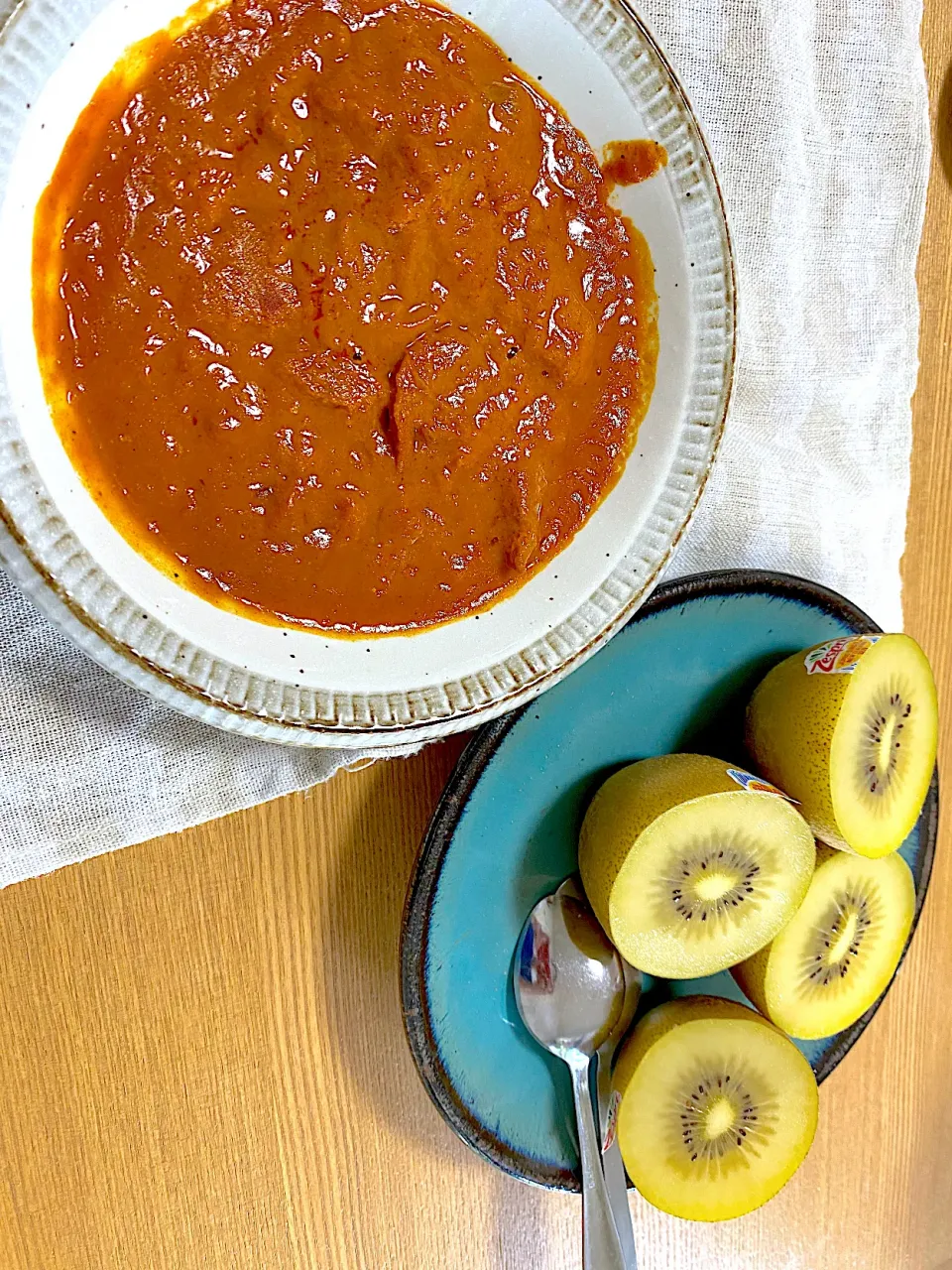 ローソンのバターチキンカレーと、ゴールドキウイ🥝|1614さん