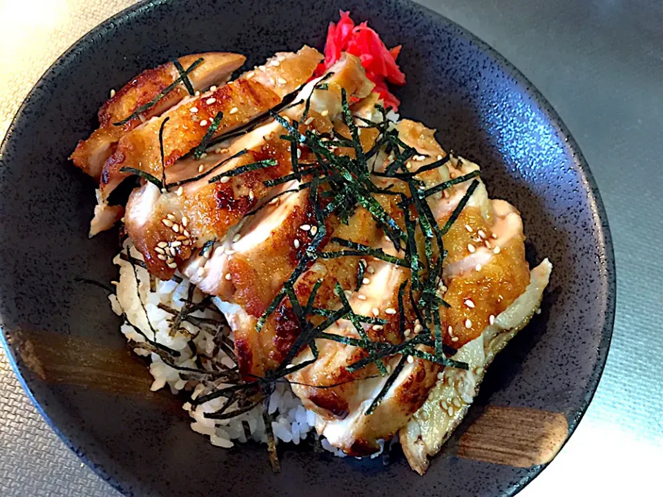 Snapdishの料理写真:鶏照り焼き丼|satoruさん