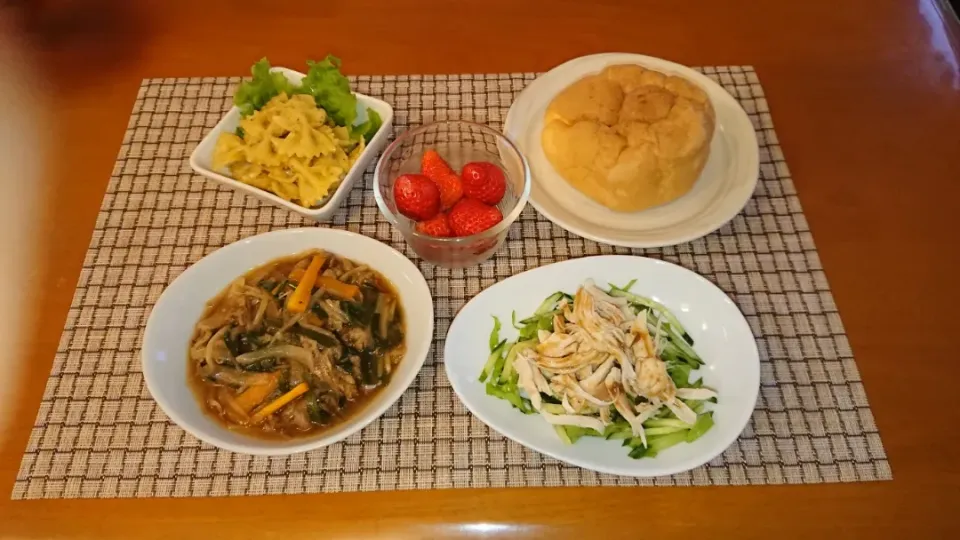 ☆牛肉 もやし ニラの炒め物
☆棒々鶏
☆マカロニカレーマヨ
☆いちご
☆シュークリーム|chikakoさん