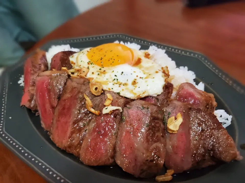 松阪牛のステーキ丼|あいこさん