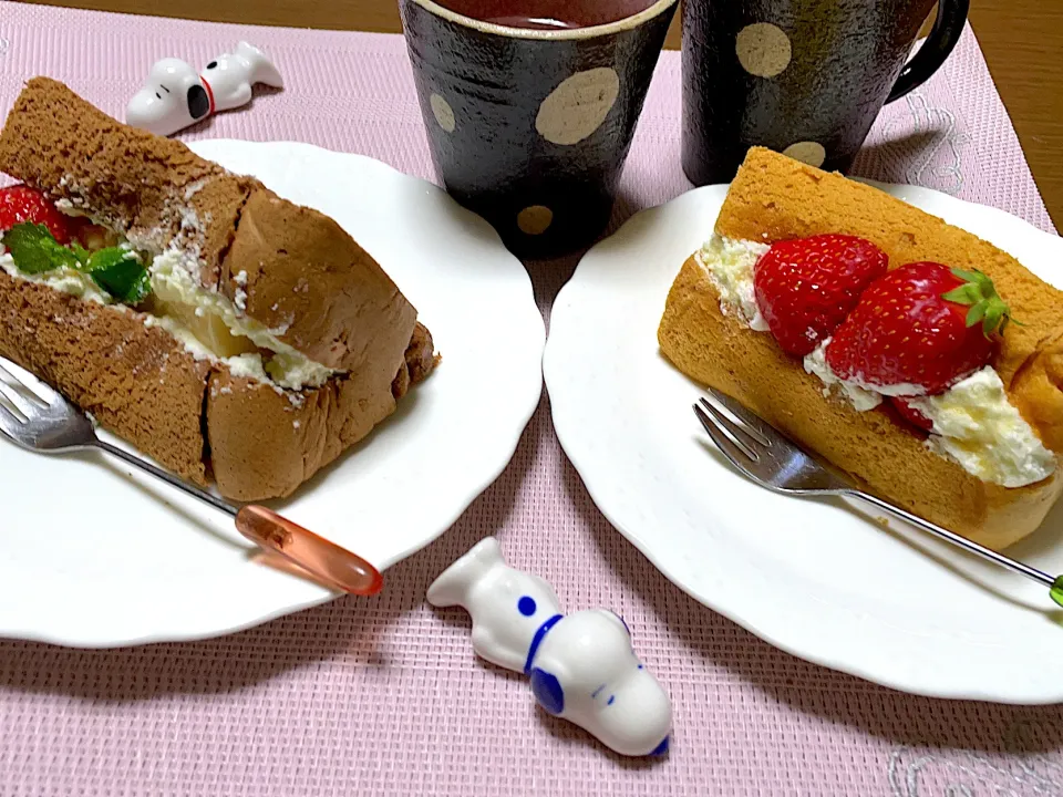 Snapdishの料理写真:プリンシフォンケーキ&苺シフォンケーキ♪おやつTime ~(^^)❤︎|いつくしみちゃんさん