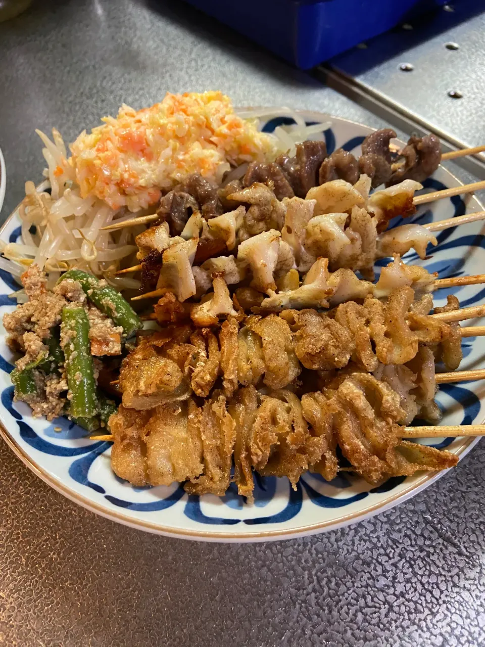 焼き鳥、コールスロー、いんげんの胡麻和え|たびもかさん