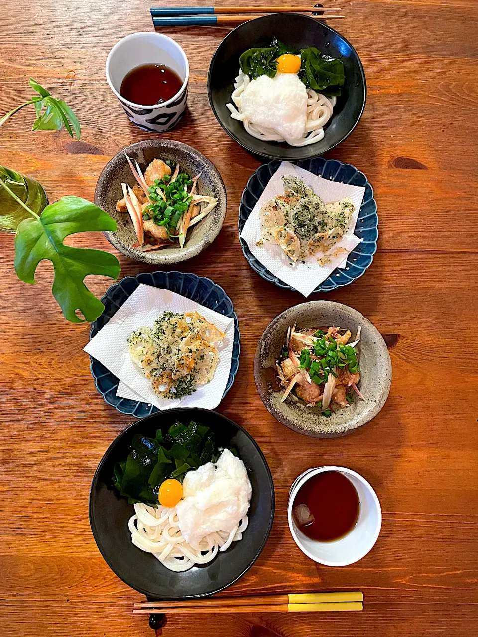 トロ玉ワカメのぶっかけうどん、鶏皮のカリカリポン酢、蓮根チップ|ＭＡＲＵＥ家の食卓さん