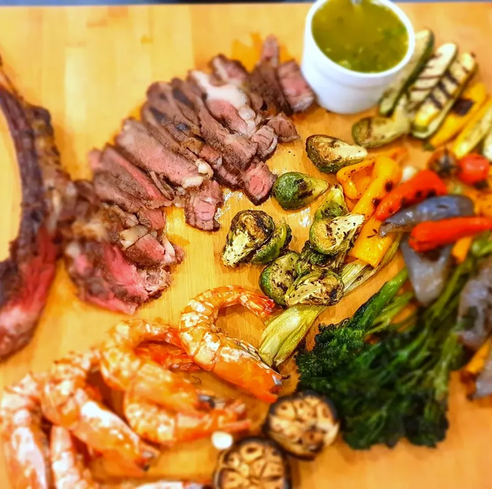 Snapdishの料理写真:Tomahawk steak, tiger prawns and medley of roasted vegetables  with chimicurri sauce|YCさん