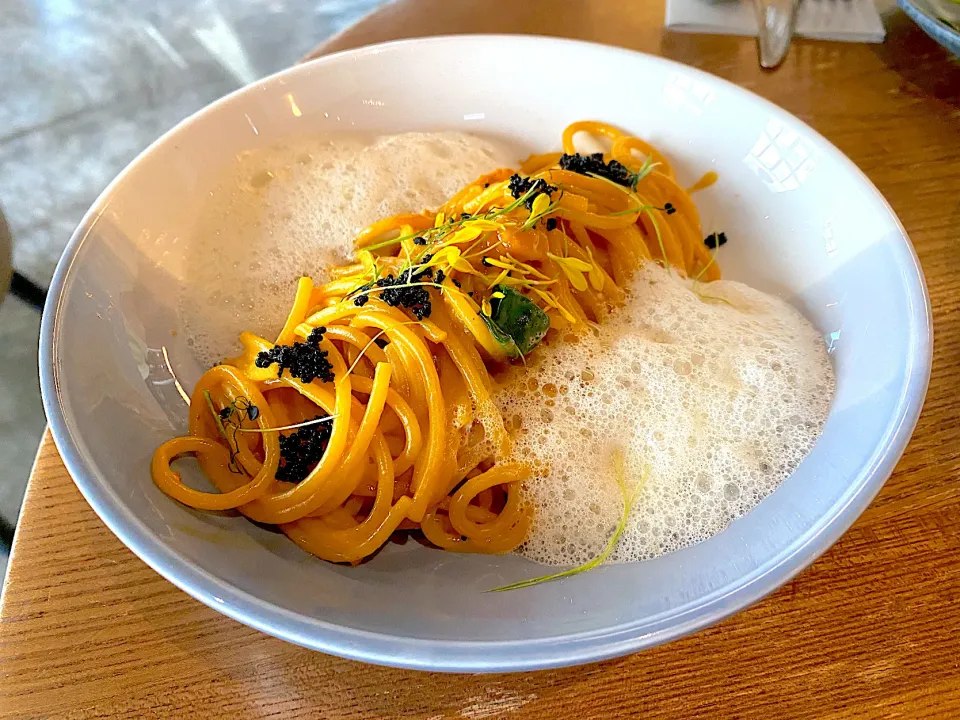 Sea urchin pasta with flying fish roe and fennel foam|skyblueさん