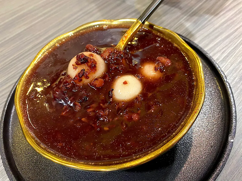 Red bean soup with sesame dumplings|skyblueさん