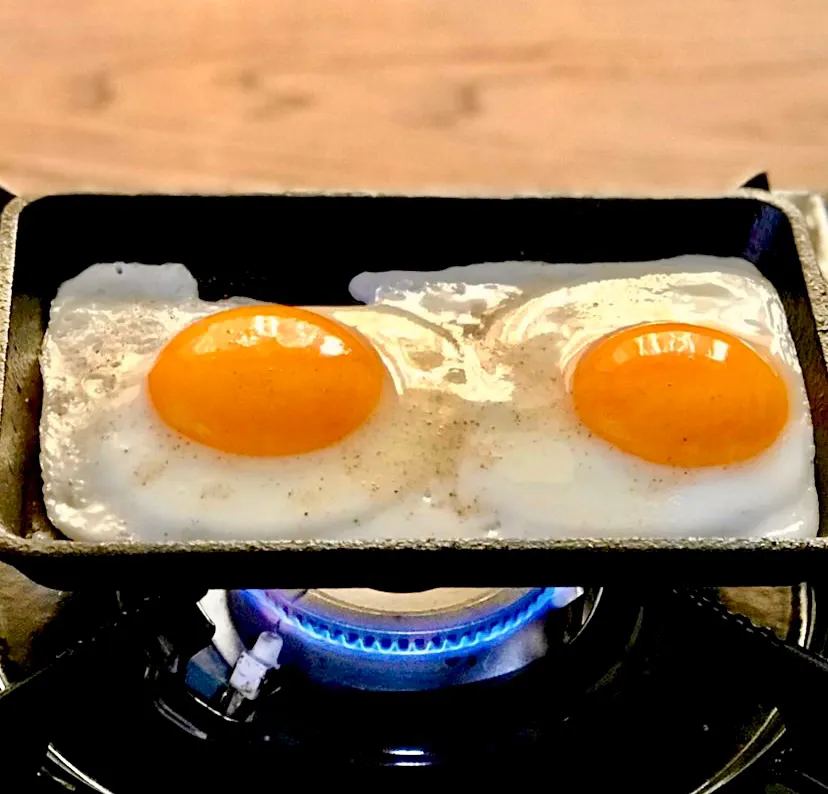 目玉焼きで朝ごはん・・|ばくあんしゃさん