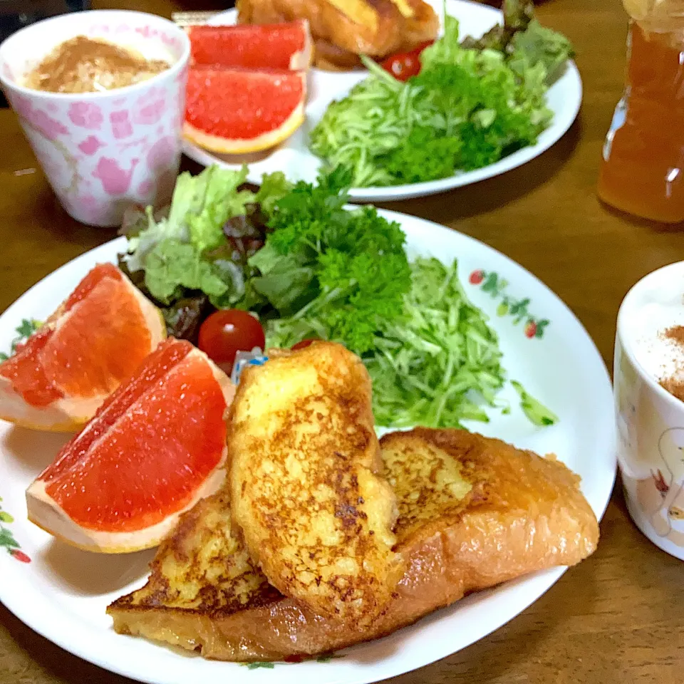 フレンチトースト🥖サラダ🥗|みんみんさん