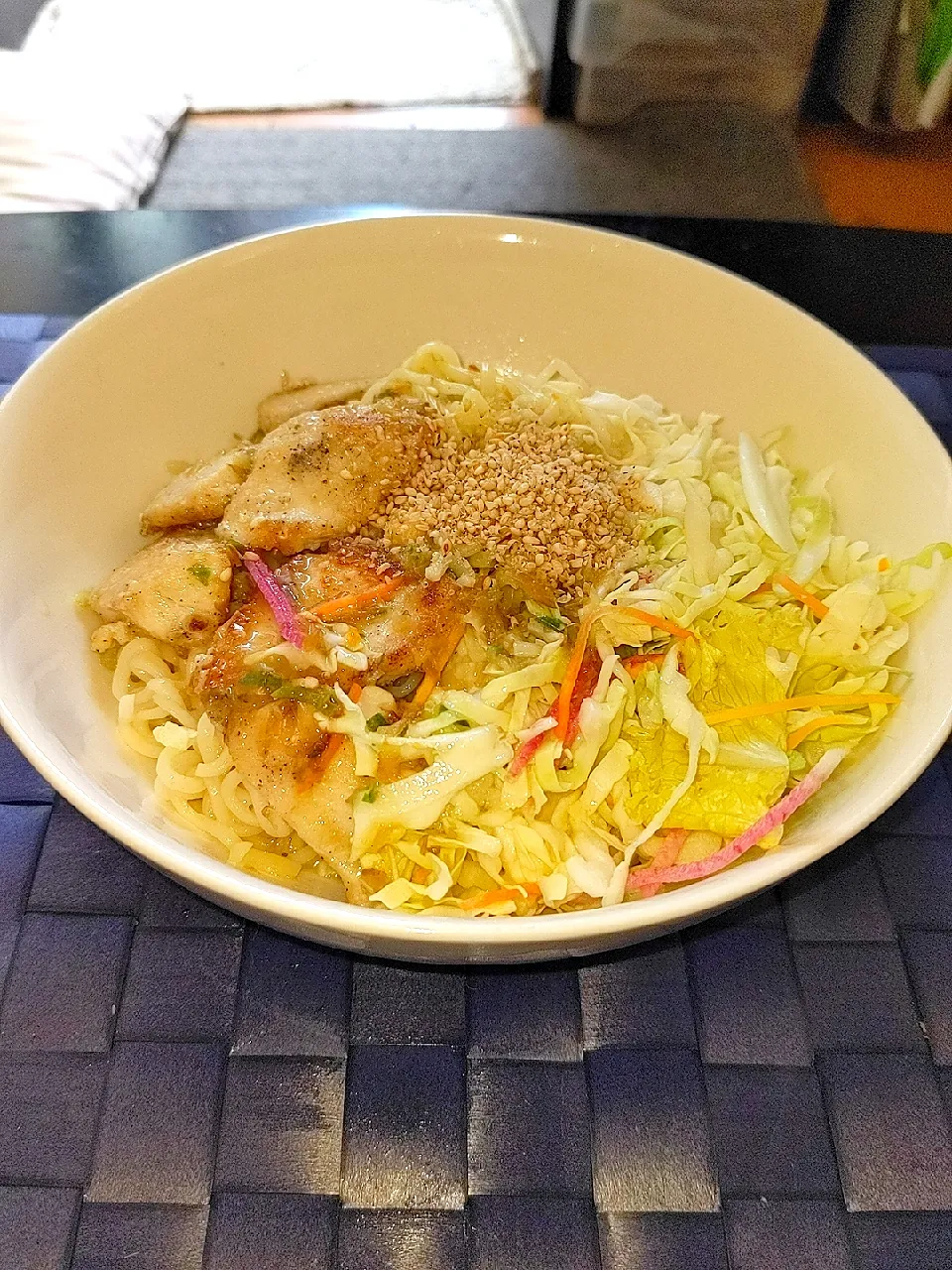 Snapdishの料理写真:夜勤明けサッポロ一番塩ラーメンで白い和えラーメン|Tarou  Masayukiさん