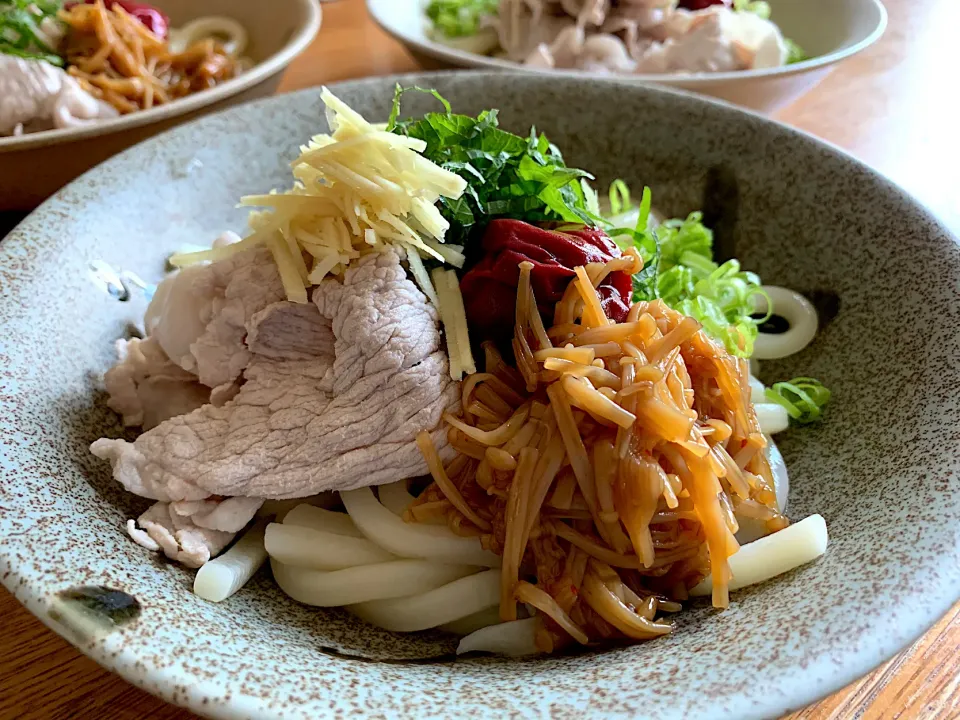 Snapdishの料理写真:豚しゃぶと梅しそ冷やしうどん✨なめ茸も手作りです🍄|いちごさん