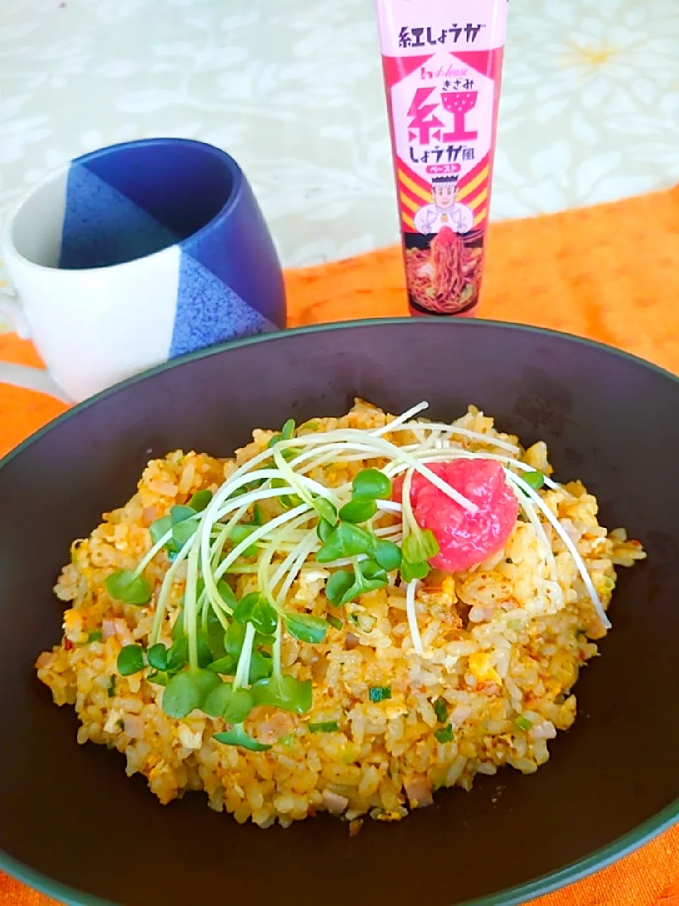 カレー風味のチャーハン

チューブ入り紅しょうがを見つけました。|🍒ふみりん🍒さん