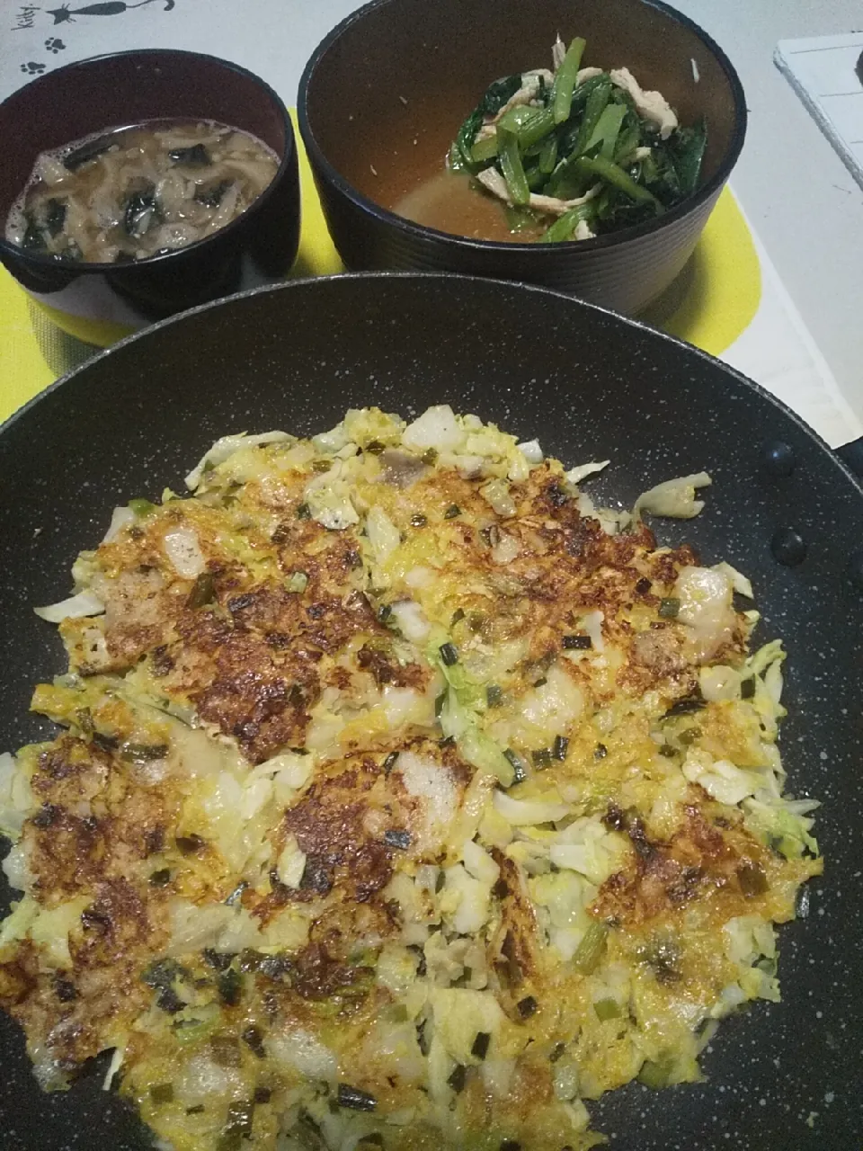 今日のお昼ごはん
※長芋とお餅のもんじゃ焼き風
※きのことワカメのお味噌汁
※小松菜と鶏のペペロンチーノ|れあMIXさん