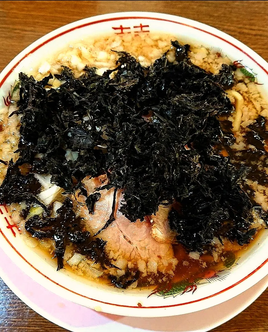 背脂中華そば　岩海苔タマネギ増し😃|カート君さん