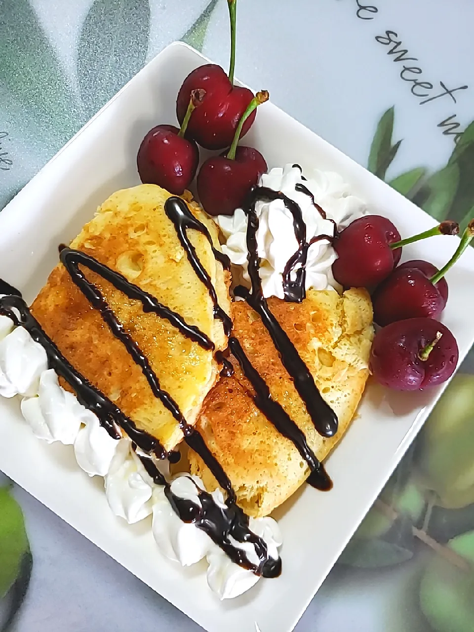 結局チョコレートもケーキシロップもかけちゃう😁|aiさん