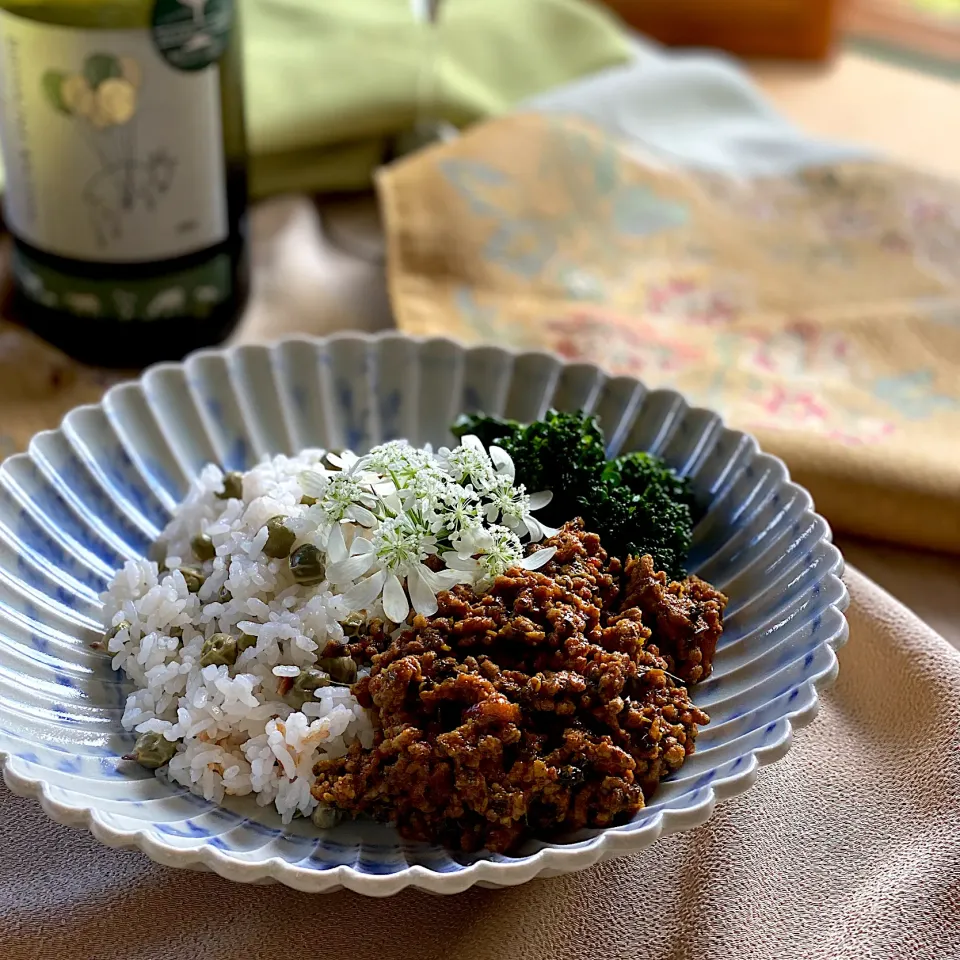 Snapdishの料理写真:🌿🌅🌿Every day is a new beginning ①. 🌿🍚🌿豆ご飯 with 🌿🥘🌿パセリとチャービルのハーブカレー|ゆきぽん@ゆきの家飲み料理さん