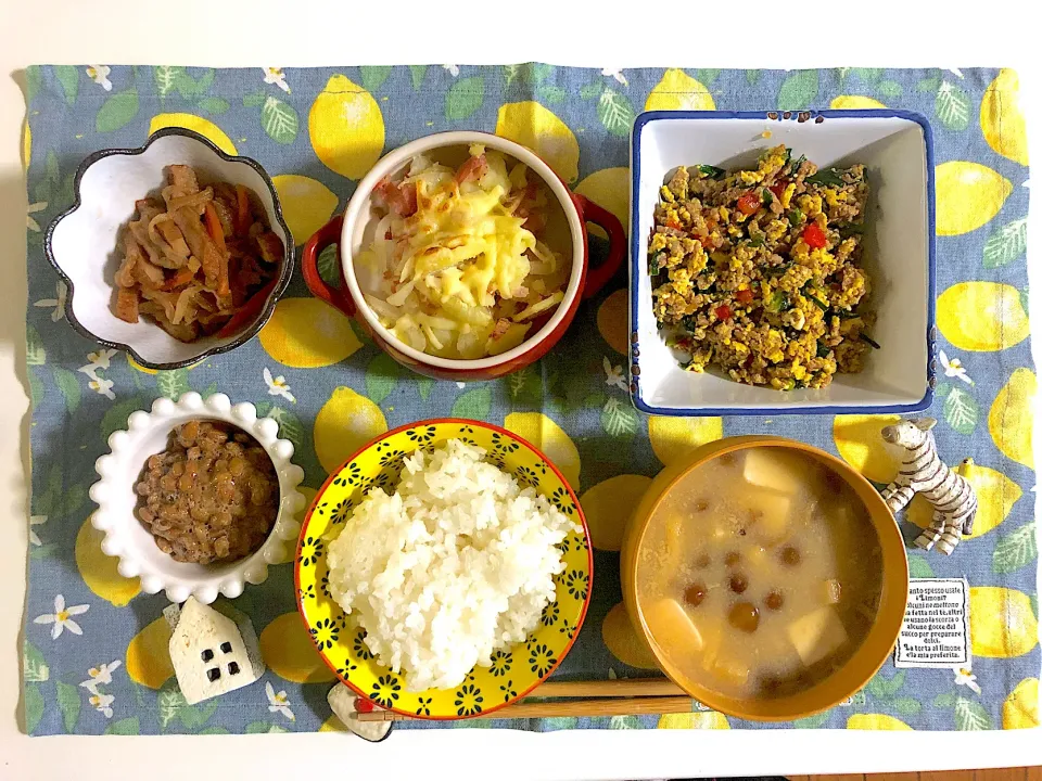 ✳︎ひき肉のニラ玉炒め✳︎切干大根の煮物✳︎ベーコンとポテトのチーズ焼き✳︎なめこと豆腐の味噌汁✳︎納豆|syamさん