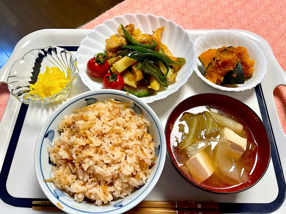 Snapdishの料理写真:桜エビと生姜の炊き込みご飯🦐|okeiko🎶さん