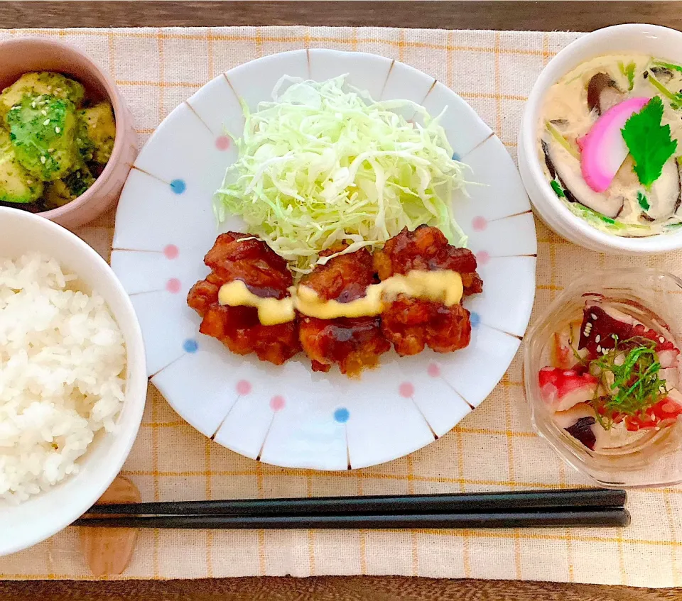 チキン南蛮風、茶碗蒸し、タコのわさポン和え、アボカドと青のりのごま油和え|なつきさん