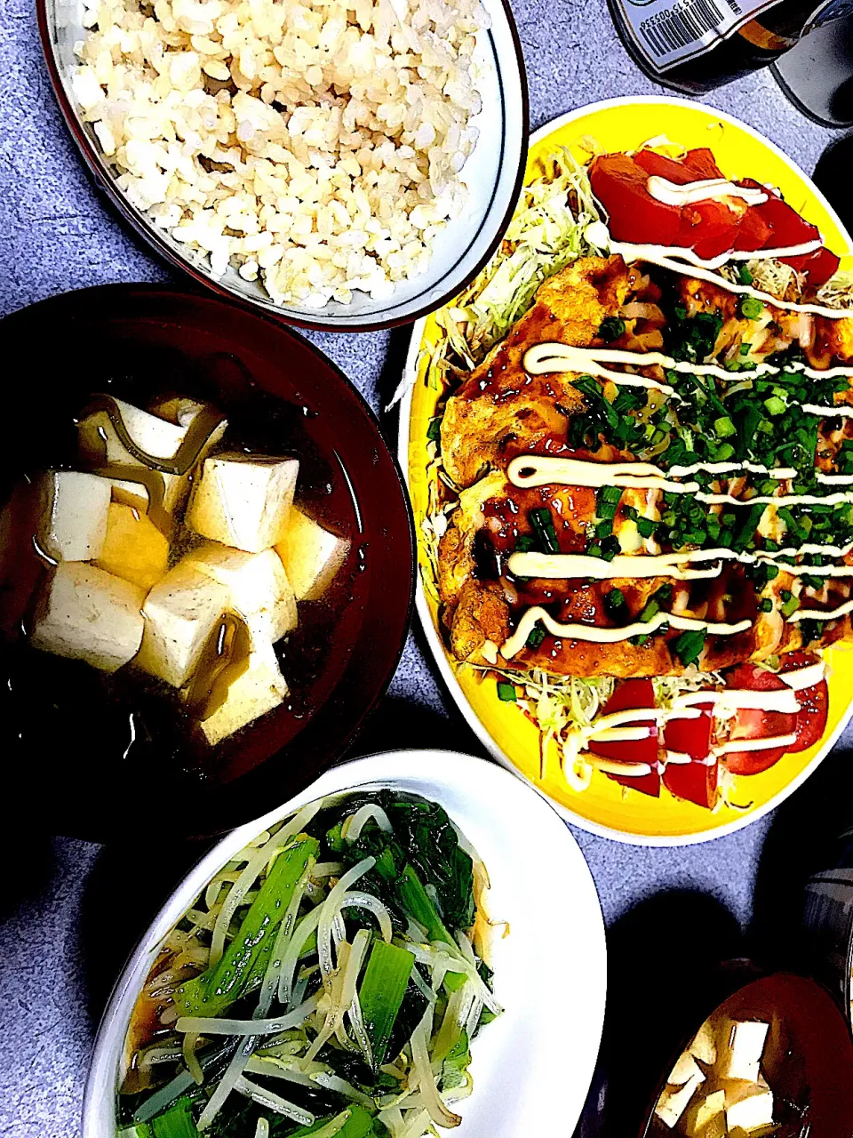 お好み焼きふうで #夕飯　ロウカット玄米ご飯、もやし小松菜ナムルふう、豆腐昆布味噌汁、お好み焼きふうチーズ玉子焼きキャベツトマト|ms903さん