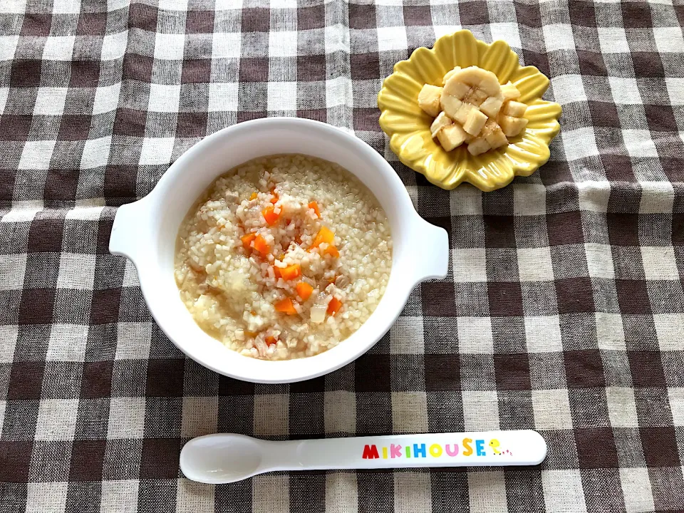 【離乳食】にんじんと鶏肉のこつぶめん、バナナ|sayaさん