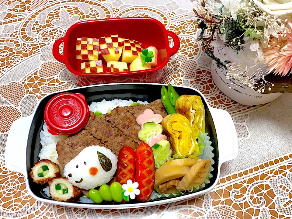 Snapdishの料理写真:2021.5.24はスヌーピーのステーキ弁当💕|makoさん