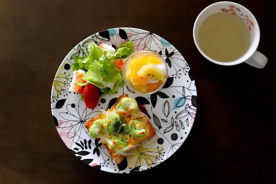 朝ごはんは、空豆のチーズトースト|sono.kさん