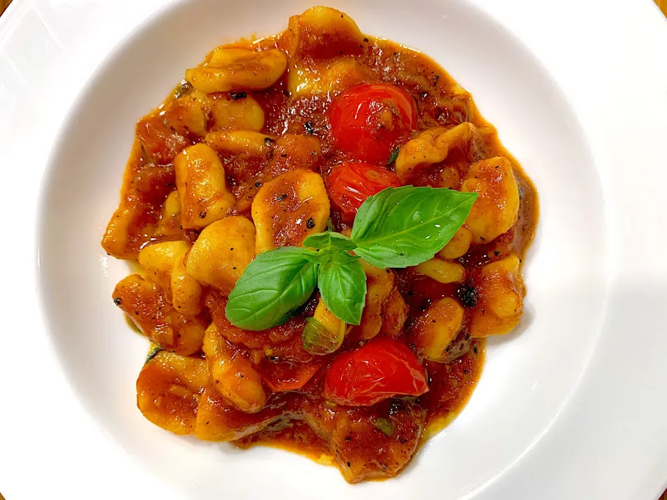 Snapdishの料理写真:Handmade orecchiette with tomato and basil|Rjさん