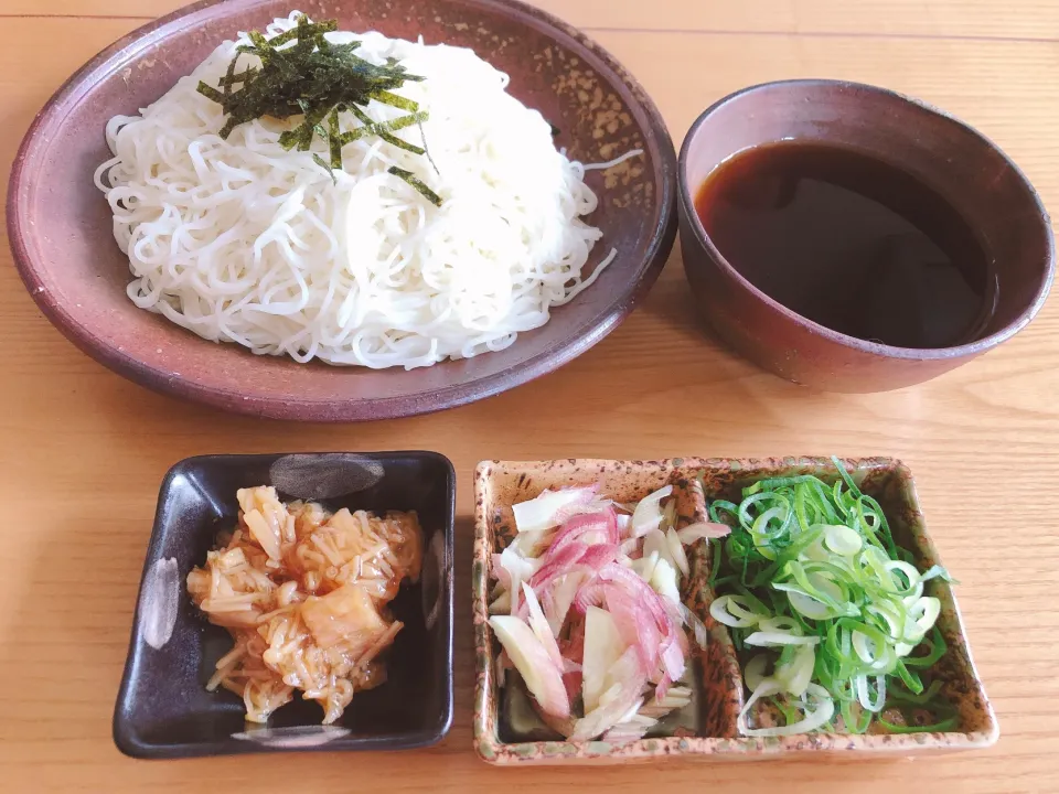 今年初素麺✌️薬味は茗荷、葱、なめこ😊|海斗さん