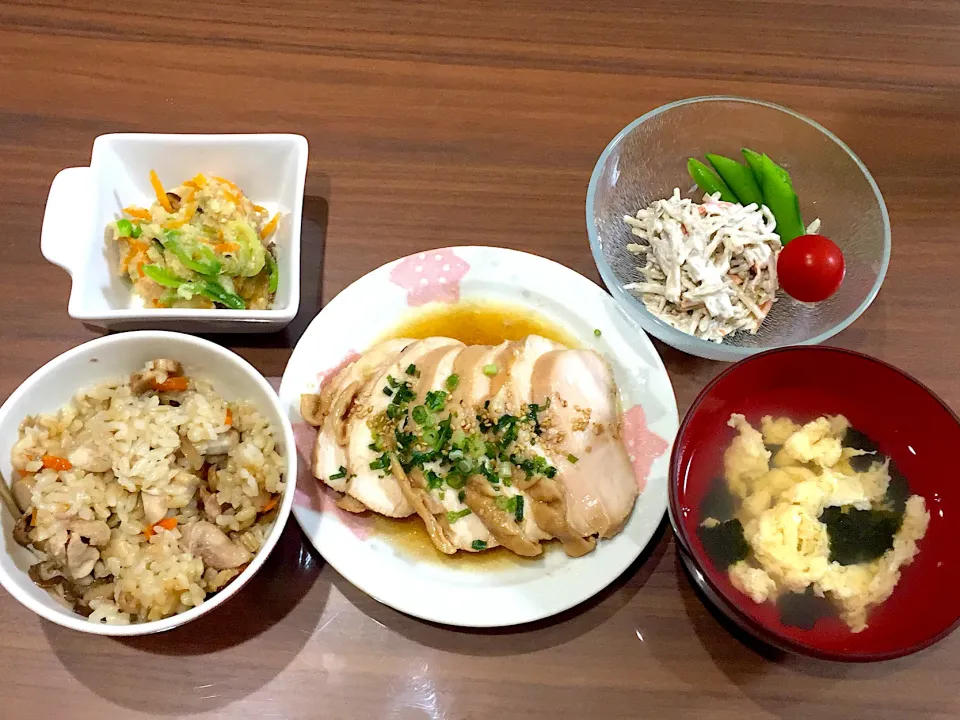 鶏チャーシュー 海苔と卵のすまし汁 ごぼうサラダ 卯の花煮 鶏の炊き込みご飯|おさむん17さん