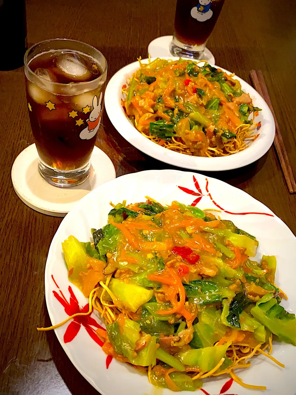 ベーコンと鶏そぼろ野菜餡掛けかた焼きそば　　　麦茶|ch＊K*∀o(^^*)♪さん