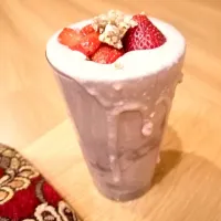 Snapdishの料理写真:strawberry and oats shake|aleezaさん