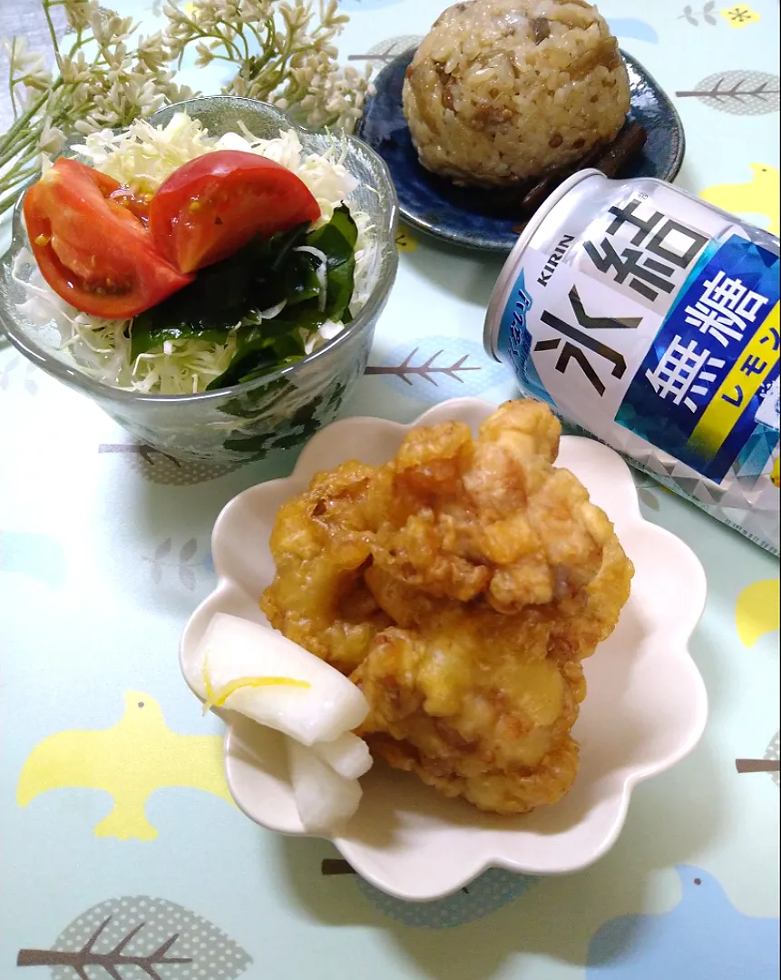 Snapdishの料理写真:とり天＆とり飯おむすび＆かぼす漬け 
九州トラベル気分deカンパイで-す  ◡̈⋆|fumi ◡̈⋆さん