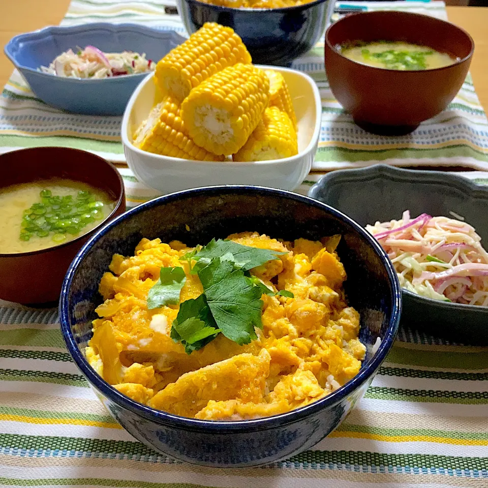 カツ丼、そうめんサラダ、とうもろこし、味噌汁(じゃがいも、玉ねぎ)|ツインうさぎさん