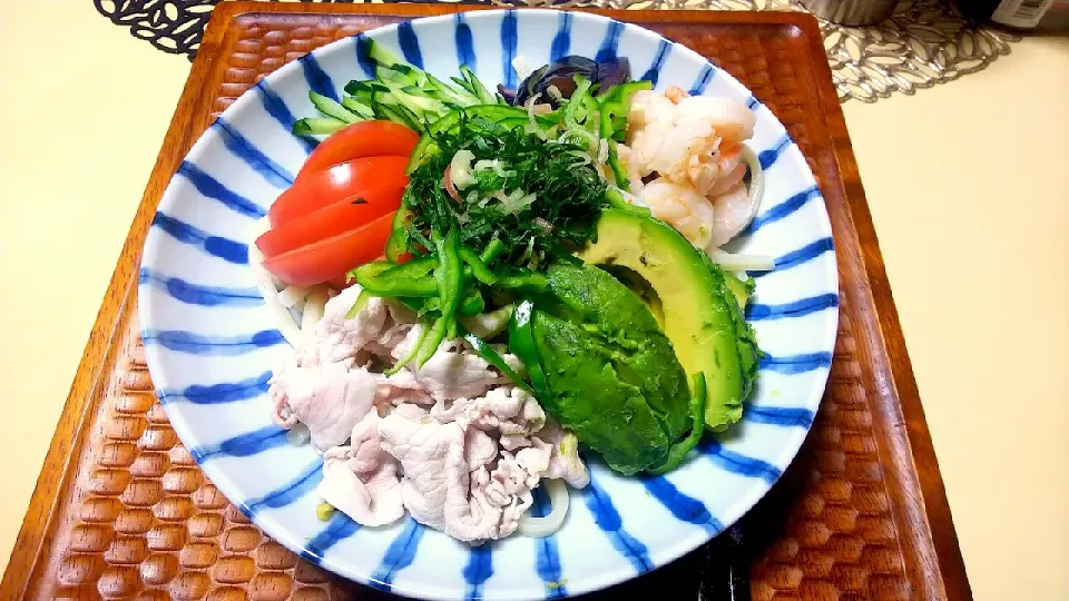 サッパリと胡麻タレサラダうどん|vege食堂さん