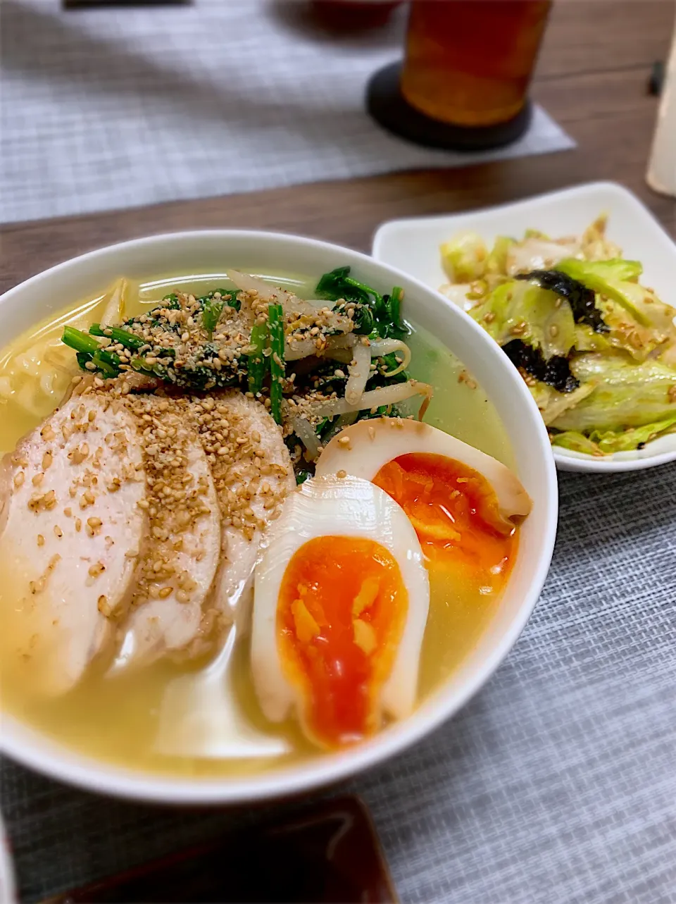 Snapdishの料理写真:自家製鶏チャーシューで塩ラーメン☆|Syk___さん