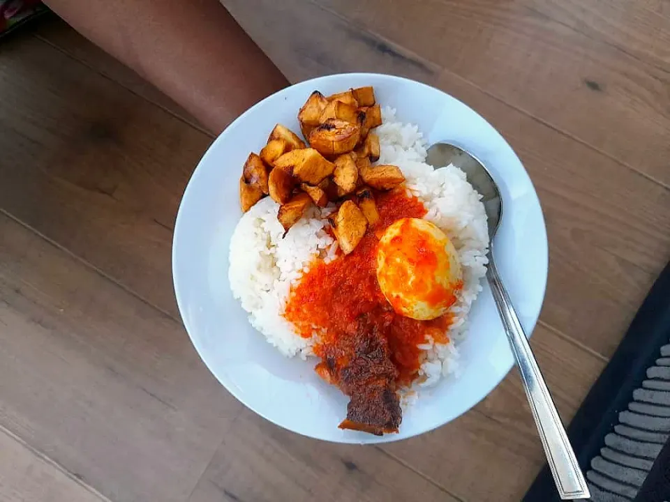 Snapdishの料理写真:Rice, plantain and beef stew.|OluwaTosinさん