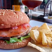 Hamburguesa oriental
Queso, teriyaki y piña|Ana APさん