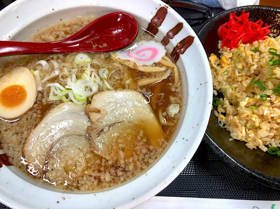 醤油ラーメン🍜半チャーハン|utayataさん