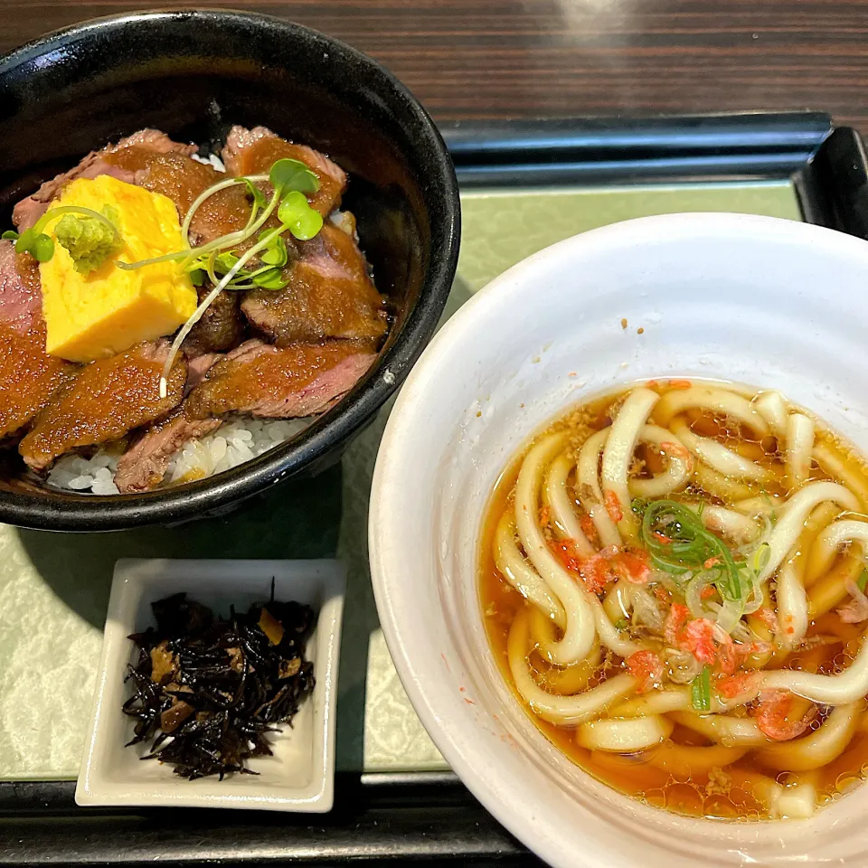 単角牛のステーキ丼@三冨魯久汁八(三越前)|塩豚骨さん