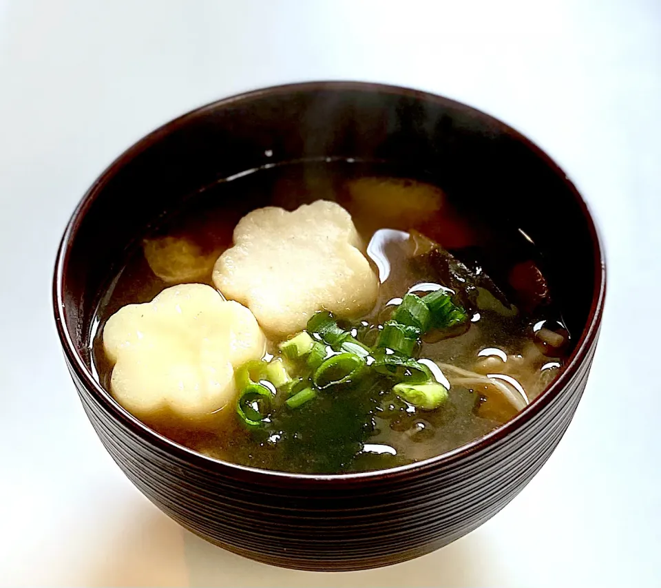 お花のはんぺんでお味噌汁|かっちゃん杉さん