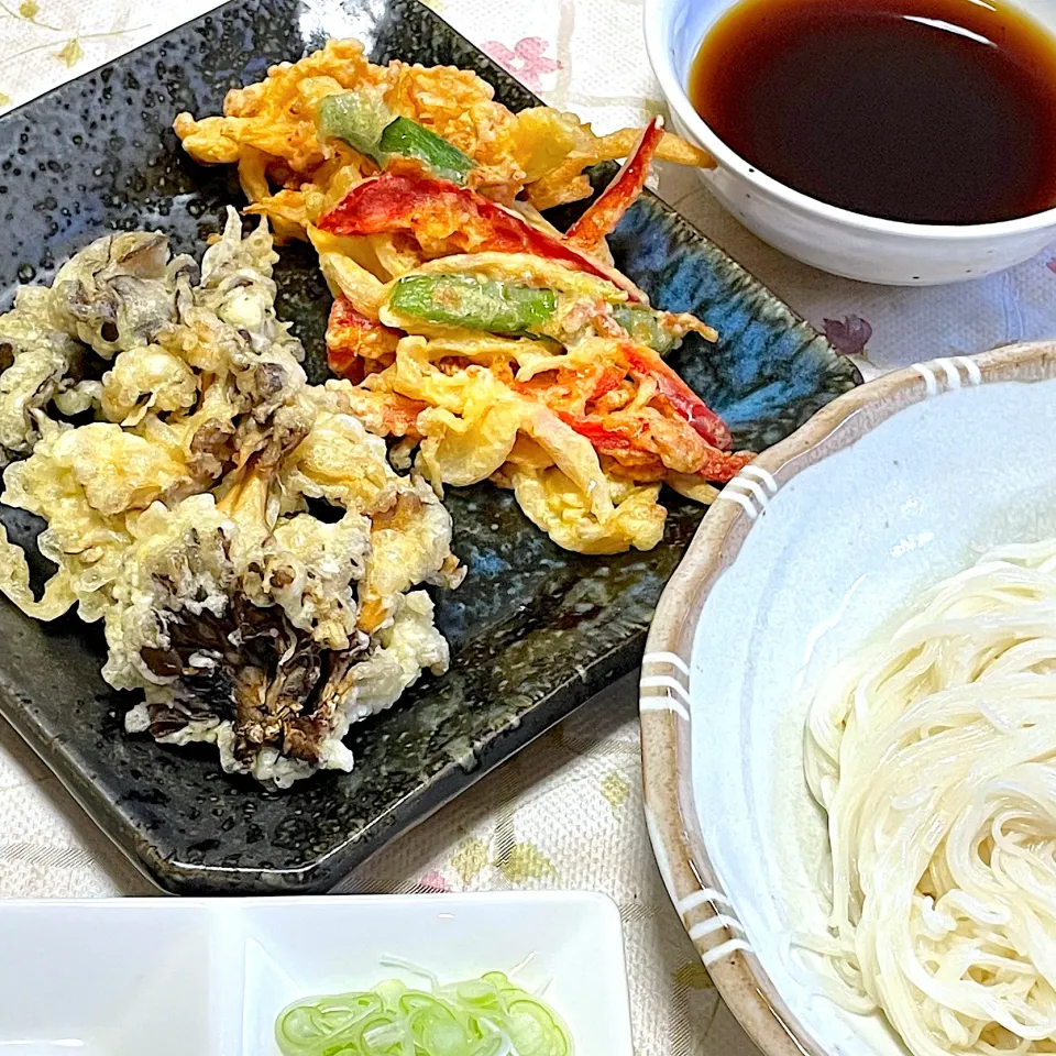 Snapdishの料理写真:今夜はかき揚げと素麺|つるひめさん