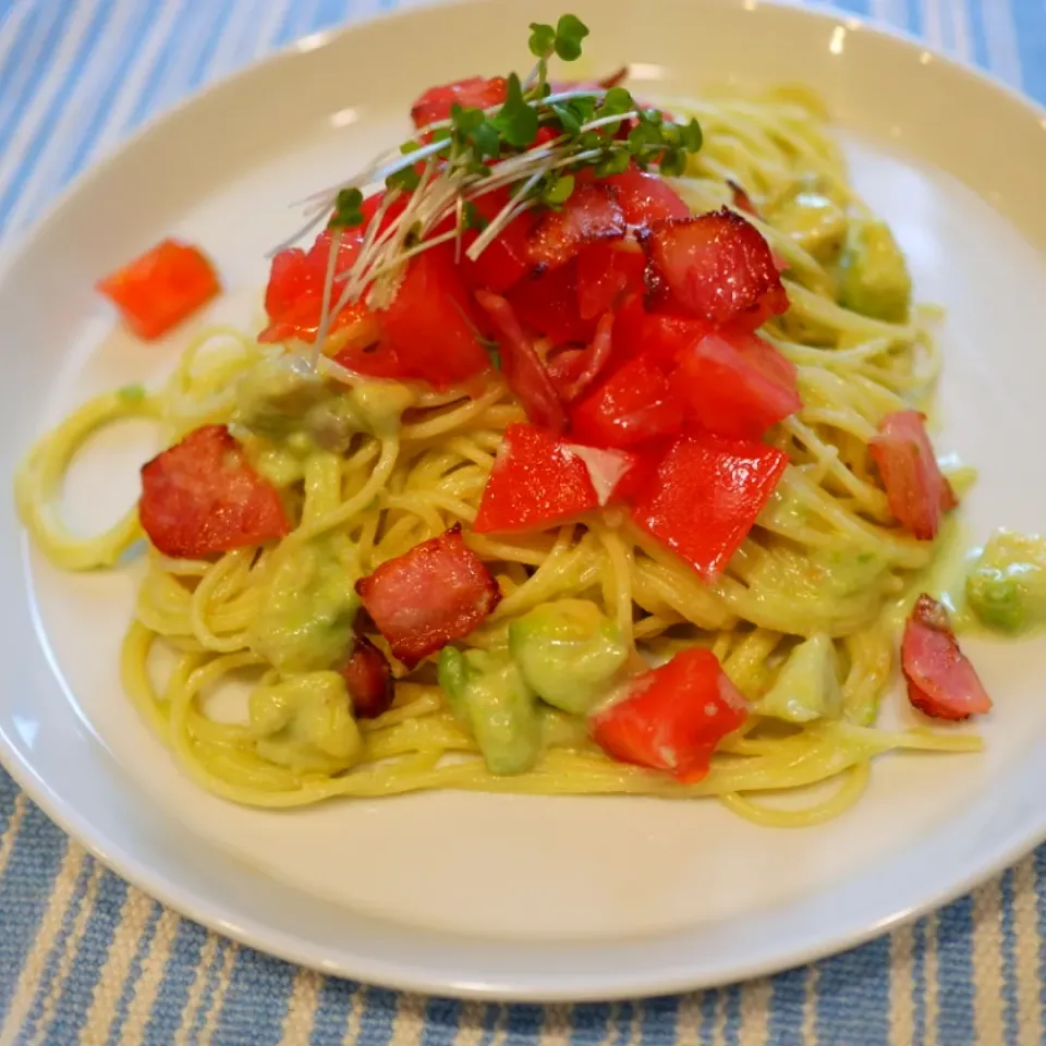 Snapdishの料理写真:アボカドとトマトの冷製パスタ|nockさん