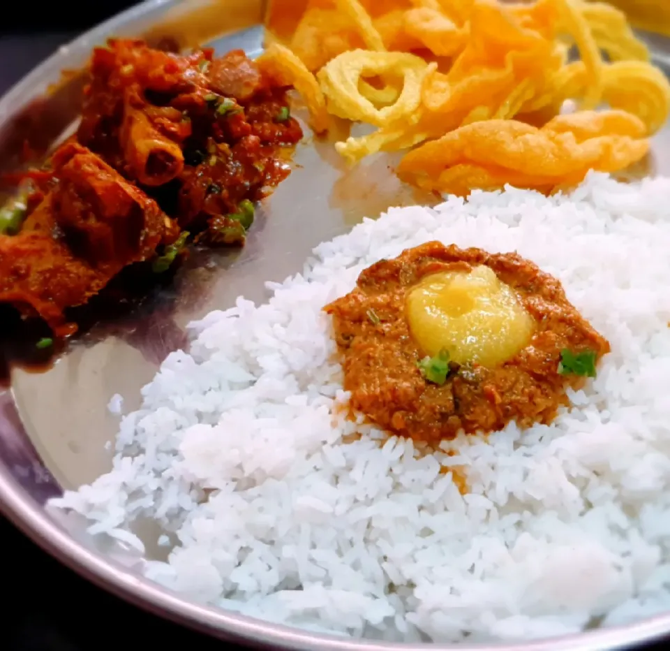 Piping Hot Rice with Cumin&Curryleaves Chutney Loaded with Ghee🤤... mutton🐏 masla & fryyums😋|Rehana27さん