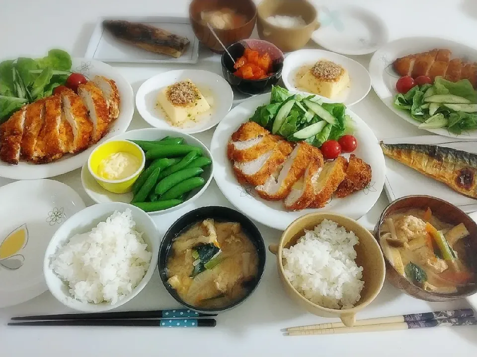 夕食(*^^*)
子供達→チーズチキンカツカツ
パパさん→チーズキムチチキンカツ
焼き鯖
玉子豆腐
スナップエンドウ
オイキムチ
野菜たっぷり鶏団子のお味噌汁(大根、にんじん、小松菜、もやし、油揚げ)|プリン☆さん