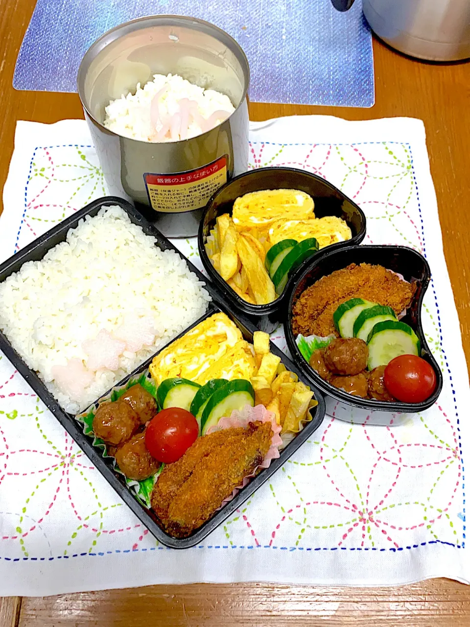 Snapdishの料理写真:5月26日水曜日黒カレーコロッケ|アッキーさん