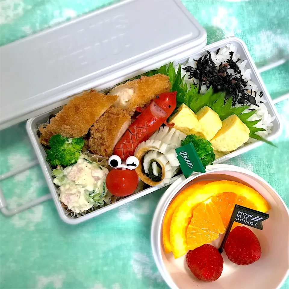 JK1弁当🍱〜ササミカツ・ポテサラ・玉子焼き・ちくわ海苔チーズくるくる・ソーセー人・イチゴ・オレンジ|華恋さん