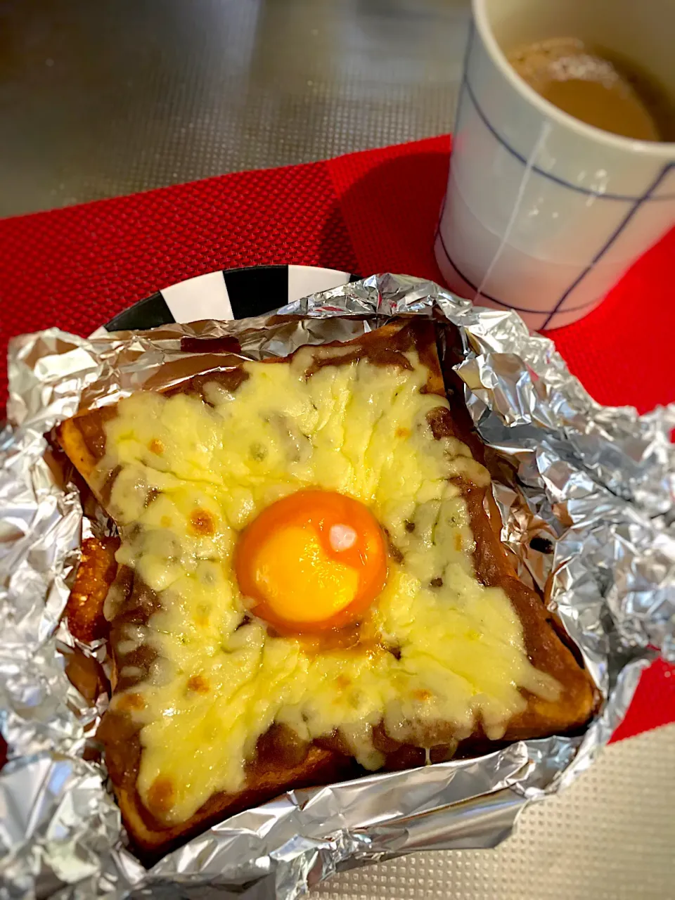 Snapdishの料理写真:卵チーズカレートースト|めんちゃんさん