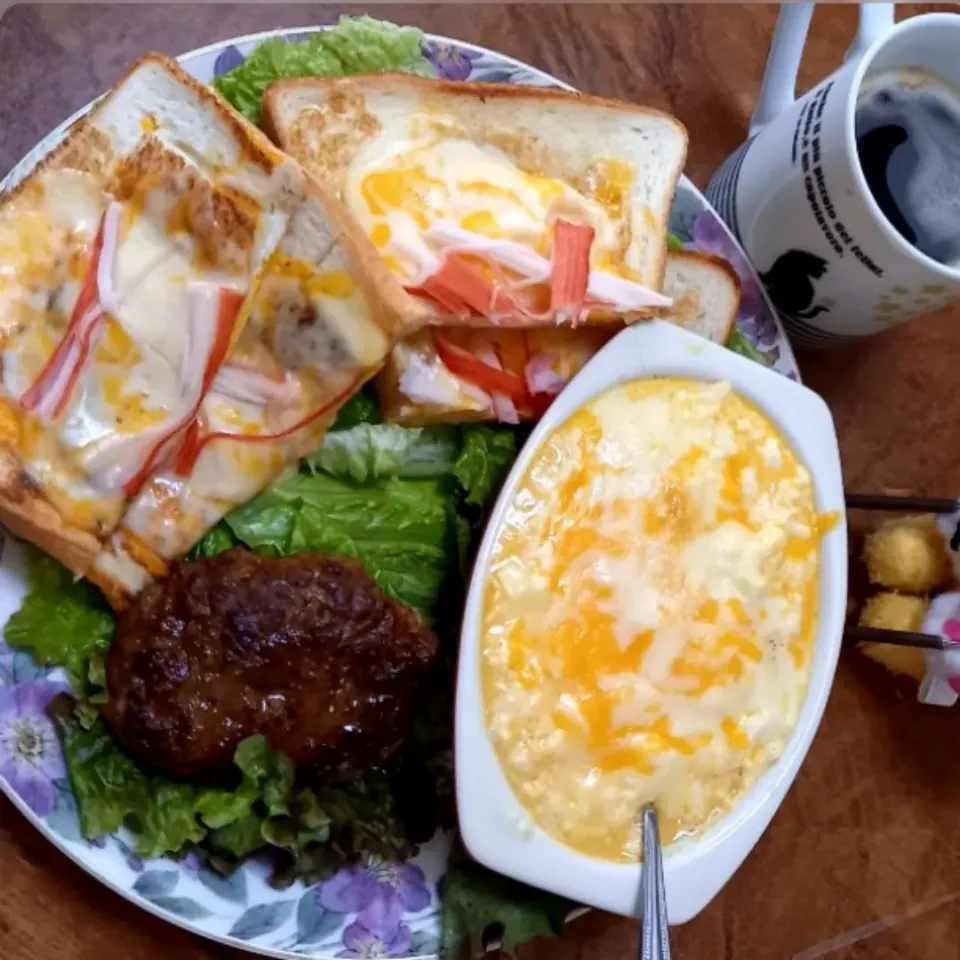 ある物料理作って見た！
豆腐グラタン、卵イントースト、ミニハンバーグ💓💞|ジロー7さん