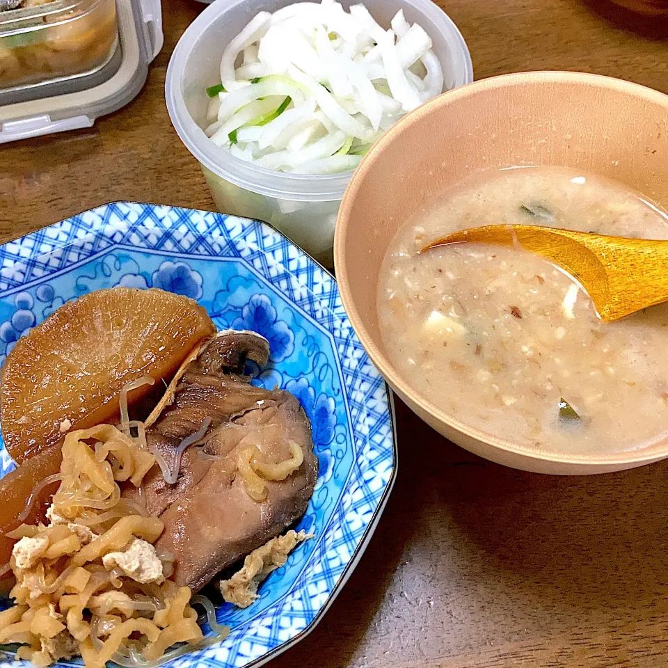 ぶり大根と大根サラダ🥗味噌汁にオートミール投入|みんみんさん